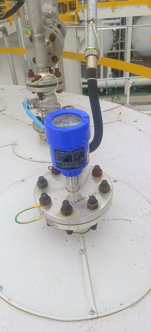 Capacitieve niveauschakelaar met externe montage — 100 V&A