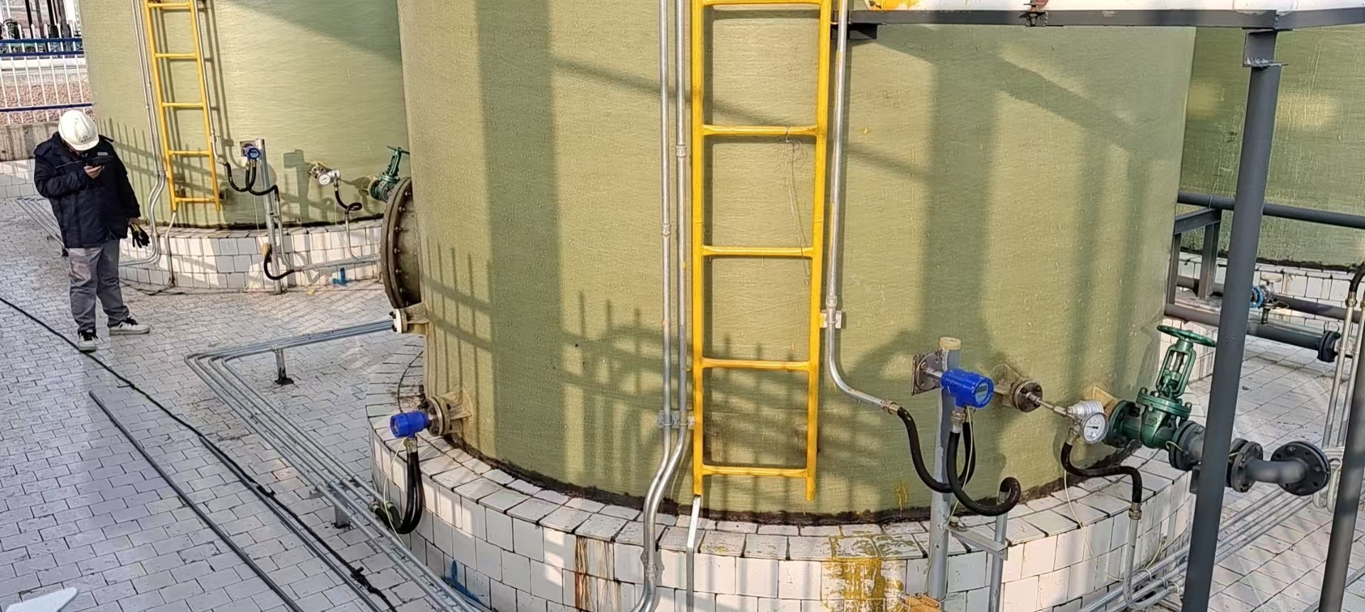 De laatste bedrijfszaken over What Can a Tuning Fork Level Switch Detect?-100 Questions About Tuning Fork Level Switches
