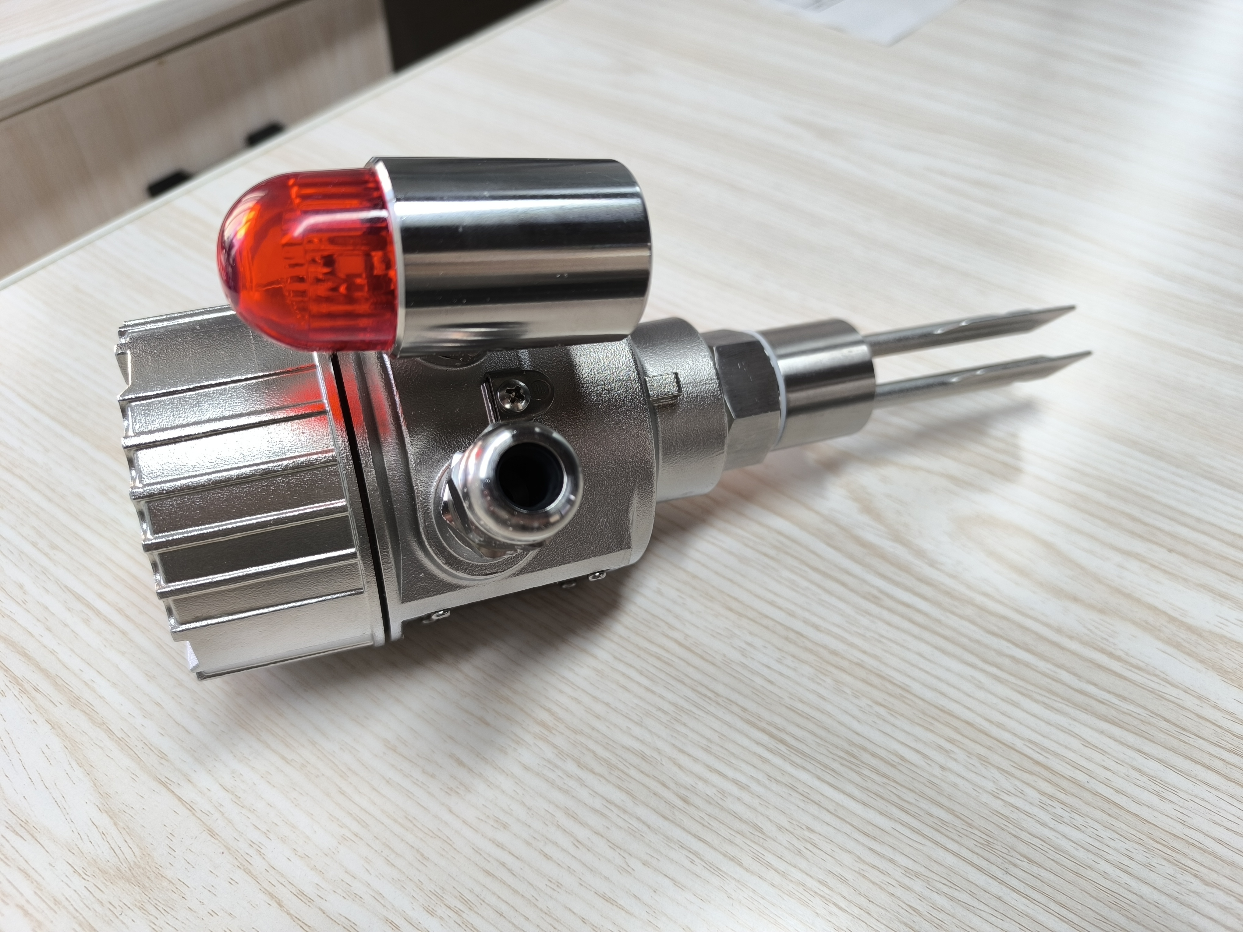 De laatste bedrijfszaken over Why Use a Tuning Fork Level Switch?-100 Questions About Tuning Fork Level Switches
